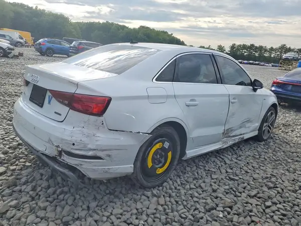 WAUJEGFF0KA076483 — 2019 Audi A3, zdjęcie 3 z Copart 19.10.2026, Bok