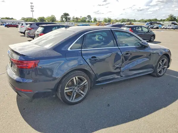 WAUENAF42JA031363 — 2018 Audi A4, photo 3 from Copart, Side