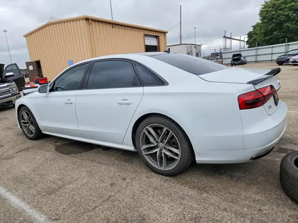 WAU44AFD2HN018114 — 2017 Audi A8, фото 2 с аукциона Copart, Боковая часть