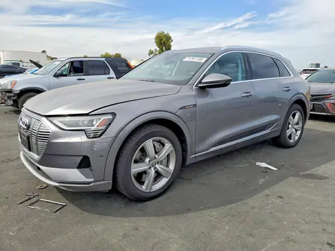 WA1VABGEXKB019009 — 2019 Audi E-Tron, Повреждения снизу (Undercarriage), фото до ремонта