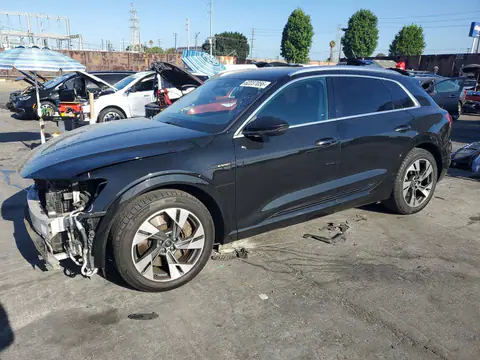 WA1AAAGE0NB020148 — 2022 Audi E-Tron, Przód (Front End), zdjęć przed naprawą
