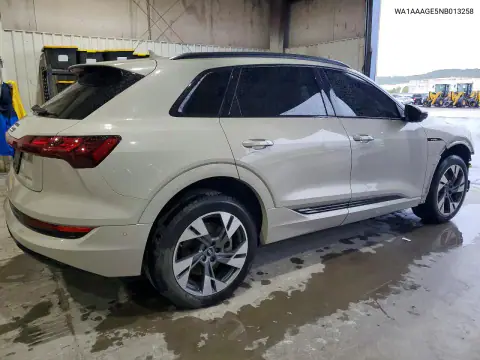 WA1AAAGE5NB013258 — 2022 Audi E-Tron, фото 3 з Copart, Передня частина