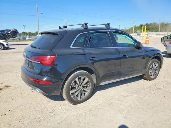 WA1BAAFYXM2023072 — 2021 Audi Q5, фото 3 с аукциона Copart, Боковая часть