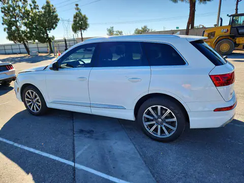 WA1AAAF75HD012090 — 2017 Audi Q7, foto 2 de Copart 27.10.2026, Parte delantera