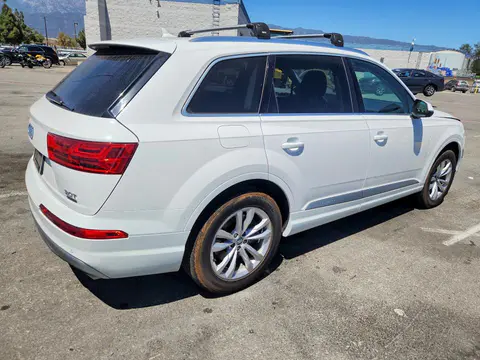 2018 Audi Q7 VIN WA1LAAF7XJD024766 фото 3