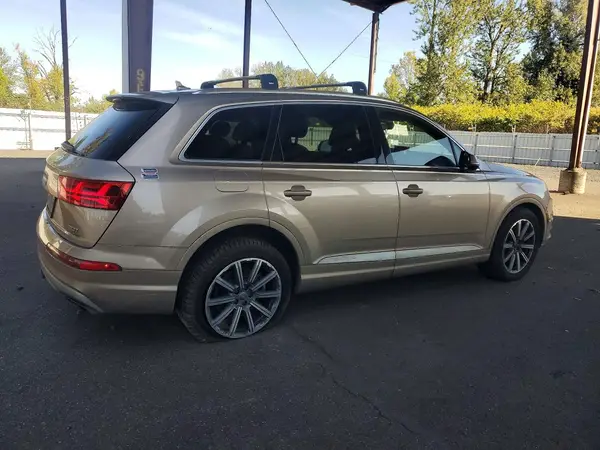 WA1VAAF78JD020000 — 2018 Audi Q7, фото 3 с аукциона Copart, Повреждения снизу