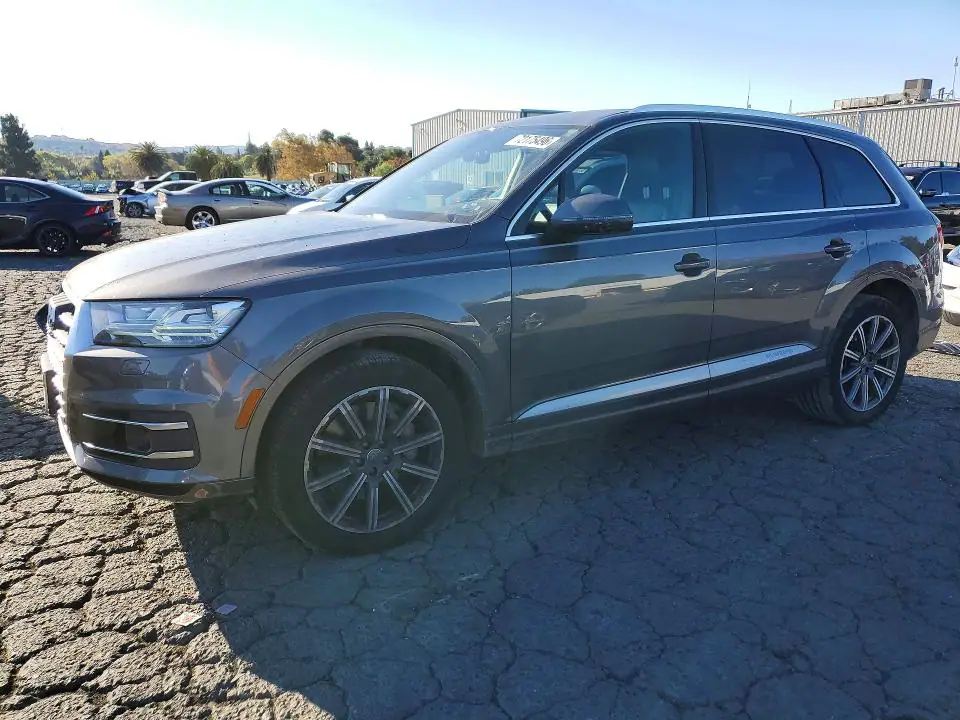 WA1LAAF74JD050490 Audi Q7 2018 — Front end damage, before-repair photo