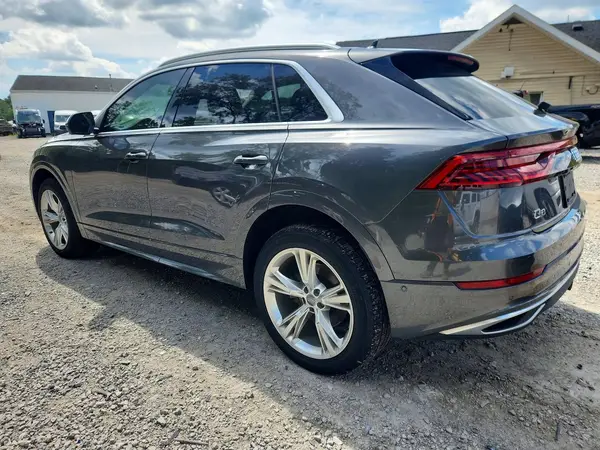 WA1CVAF13KD031124 — 2019 Audi Q8, фото 2 с аукциона Copart 13.10.2026, Мелкие вмятины и царапины