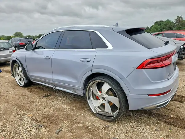 WA1AVAF12KD018811 — 2019 Audi Q8, фото 2 с аукциона Copart, Боковая часть