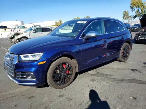 WA1C4AFY2J2133833 — 2018 Audi SQ5, Przód (Front End), zdjęć przed naprawą