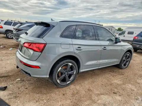 WA1B4AFY2K2056524 — 2019 Audi SQ5, foto 3 de Copart, Inundación