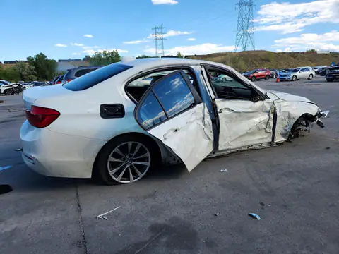 WBA8E5G5XGNT40754 — 2016 BMW 320, photo 3 from Copart 21.10.2026, Rollover