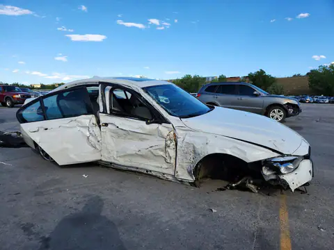 WBA8E5G5XGNT40754 — 2016 BMW 320, photo 4 from Copart 21.10.2026, Rollover