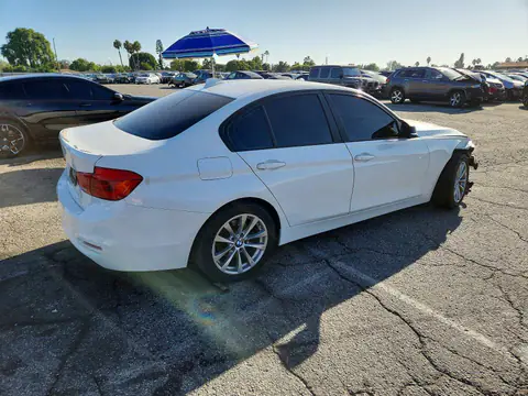 WBA8E1G55GNT33784 — 2016 BMW 320, photo 3 from Copart 13.10.2026, Undercarriage damage
