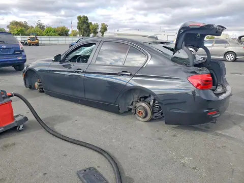 WBA8E1G50JNU90193 — 2018 BMW 320, photo 2 from Copart 14.10.2026, Vandalism