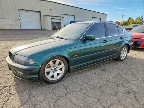 WBAAM5347YFR18869 — 2000 BMW 328, Задняя часть (Rear End), фото до ремонта