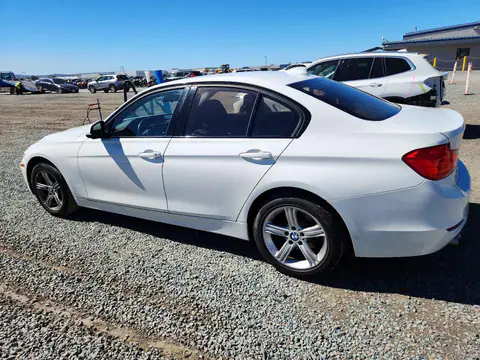 WBA3C1C51FP851268 — 2015 BMW 328, photo 2 from Copart 20.10.2026, Minor dents and scratches