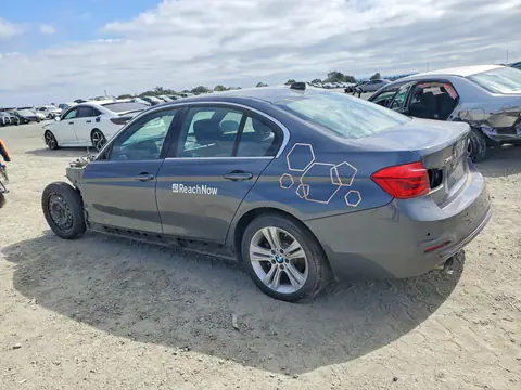 2017 BMW 330 VIN WBA8D9C5XHK678402 фото 2
