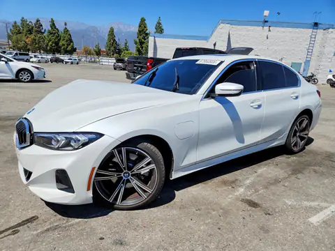3MW39FS07R8E60663 BMW 330XE 2024 — uszkodzenie Przód, zdjęcie przed naprawą