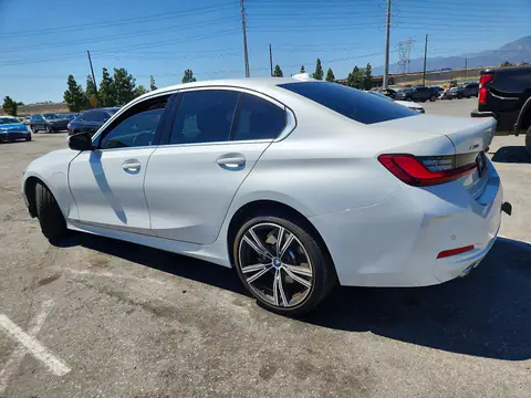 3MW39FS07R8E60663 — 2024 BMW 330XE, zdjęcie 2 z Copart 29.09.2026, Przód
