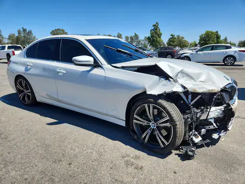 3MW39FS07R8E60663 — 2024 BMW 330XE, zdjęcie 4 z Copart 29.09.2026, Przód