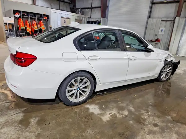 WBA8A3C53GK551446 — 2016 BMW 3ER, photo 3 from Copart, Front end