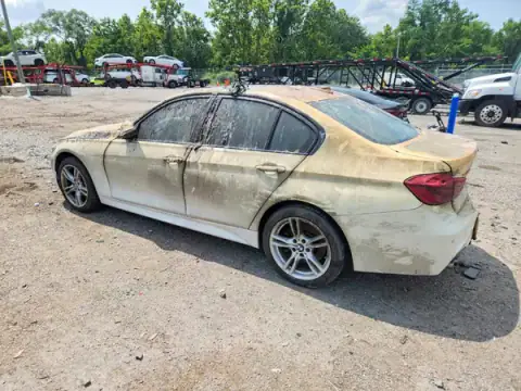 WBA8D9C3XHA005582 — 2017 BMW 3ER, foto 2 de Copart, Incendio