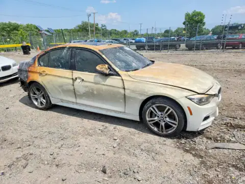 WBA8D9C3XHA005582 — 2017 BMW 3ER, foto 4 de Copart, Incendio