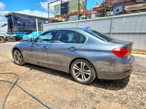 WBA8B9G35HNU53480 — 2017 BMW 3ER, photo 2 from Copart 29.09.2026, Minor dents and scratches