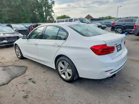 WBA8D9G33HNU64830 — 2017 BMW 3ER, photo 2 from Copart 06.10.2026, Flood