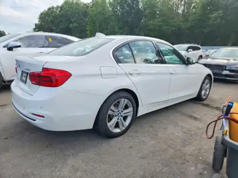WBA8D9G33HNU64830 — 2017 BMW 3ER, photo 3 from Copart 06.10.2026, Flood