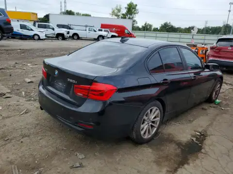 WBA8A3C38HK693064 — 2017 BMW 3ER, photo 3 from Copart 06.10.2026, Flood