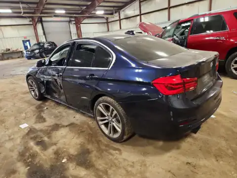 WBA8B7G3XHNU38140 — 2017 BMW 3ER, foto 2 de Copart, Lateral