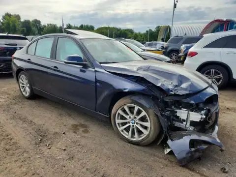 WBA8E5G30HNU43472 — 2017 BMW 3ER, photo 4 from Copart, Front end