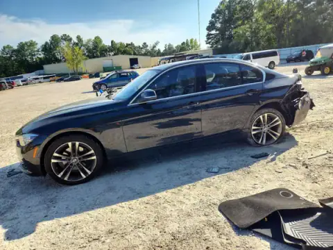 WBA8D9G31HNU65670 — 2017 BMW 3ER, Parte trasera (Rear End), fotos antes de reparar