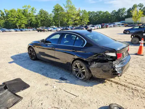 WBA8D9G31HNU65670 — 2017 BMW 3ER, zdjęcie 2 z Copart 25.09.2026, Tył