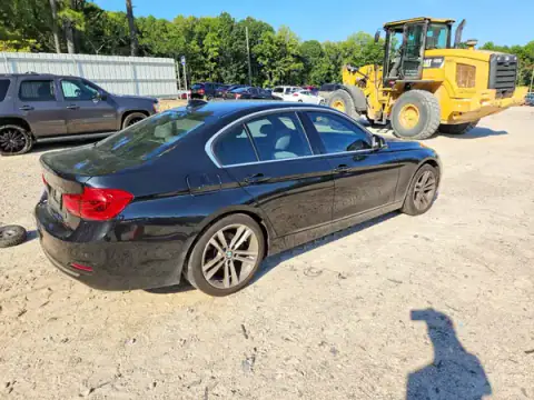 WBA8D9G31HNU65670 — 2017 BMW 3ER, zdjęcie 3 z Copart 25.09.2026, Tył