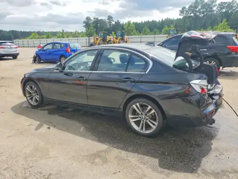WBA8D9G58JNU72705 — 2018 BMW 3ER, photo 2 from Copart 27.09.2026, Rear end