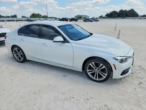 WBA8B9C51JK677375 — 2018 BMW 3ER, photo 4 from Copart 24.09.2026, Mechanical damage