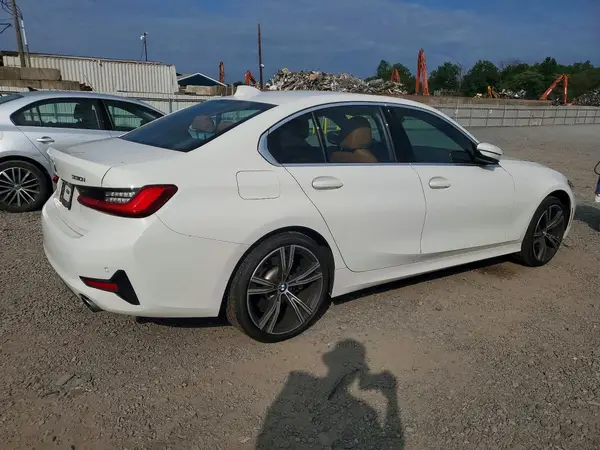 3MW5R7J02M8B92811 — 2021 BMW 3ER, photo 3 from Copart, Minor dents and scratches