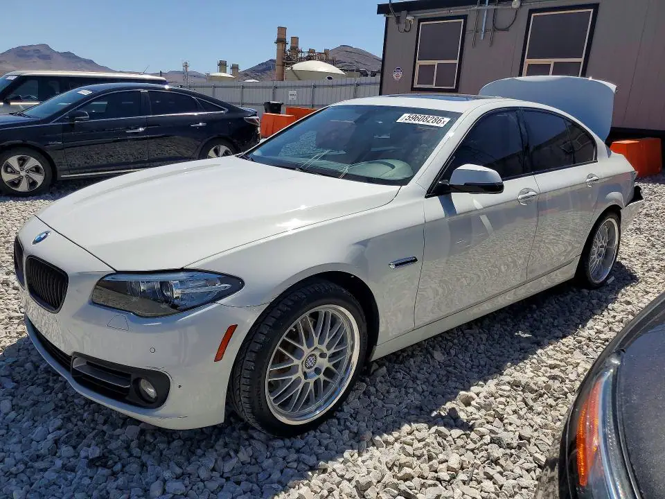 WBA5A5C5XFD516565 BMW 528 2015 — повреждение Задняя часть, фото до ремонта