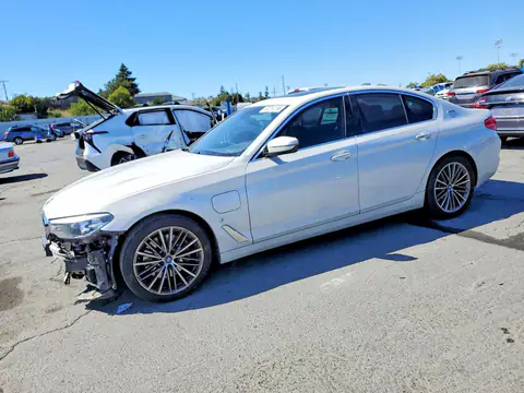 WBAJA9C56JB251718 — 2018 BMW 530E, Przód (Front End), zdjęć przed naprawą
