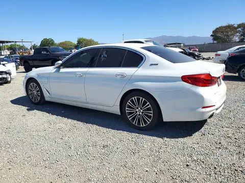 WBAJA9C58JB252403 — 2018 BMW 530E, foto 2 de Copart 20.10.2026, Pequeñas abolladuras y arañazos