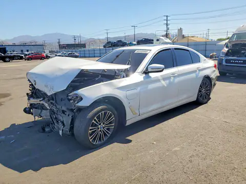 WBAJA9C55KB392684 — 2019 BMW 530E, წინა ნაწილი (Front End), ფოტოები შეკეთებამდე