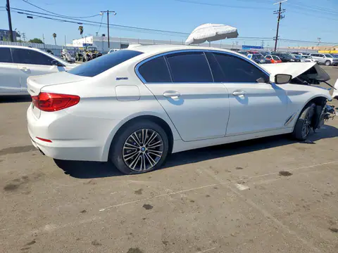 WBAJA9C55KB392684 — 2019 BMW 530E, photo 3 from Copart 26.10.2026, Front end