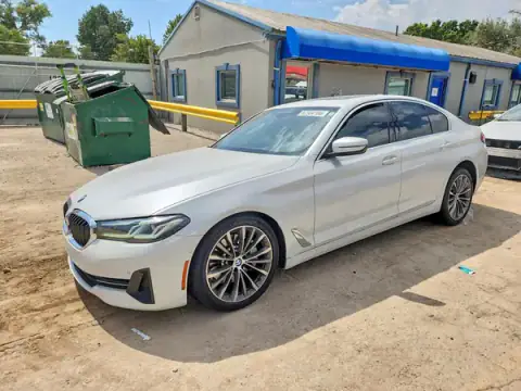 WBA53BH04MCF08151 — 2021 BMW 5ER, Parte delantera (Front End), fotos antes de reparar