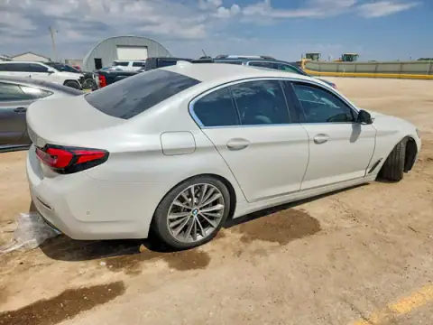 WBA53BH04MCF08151 — 2021 BMW 5ER, zdjęcie 3 z Copart 21.10.2026, Przód