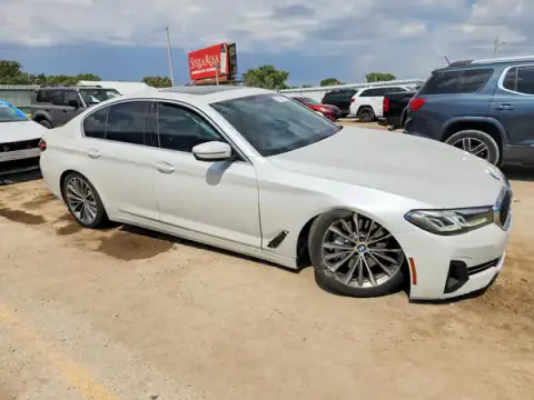 WBA53BH04MCF08151 — 2021 BMW 5ER, zdjęcie 4 z Copart 21.10.2026, Przód