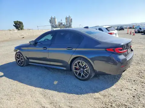 WBA53BJ00MWW88671 — 2021 BMW 5ER, foto 2 de Copart, Parte delantera