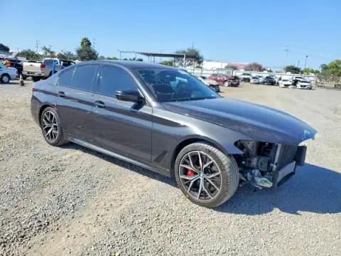 WBA53BJ00MWW88671 — 2021 BMW 5ER, foto 4 de Copart, Parte delantera